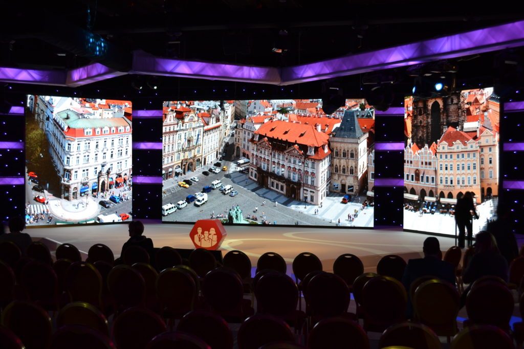 Conference Prague 2 - led screen corporate events - Écran led événement d'entreprise