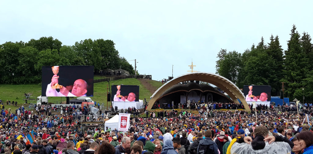 world largest mobile led screen at the pope event in Romania - mobiel led scherm
