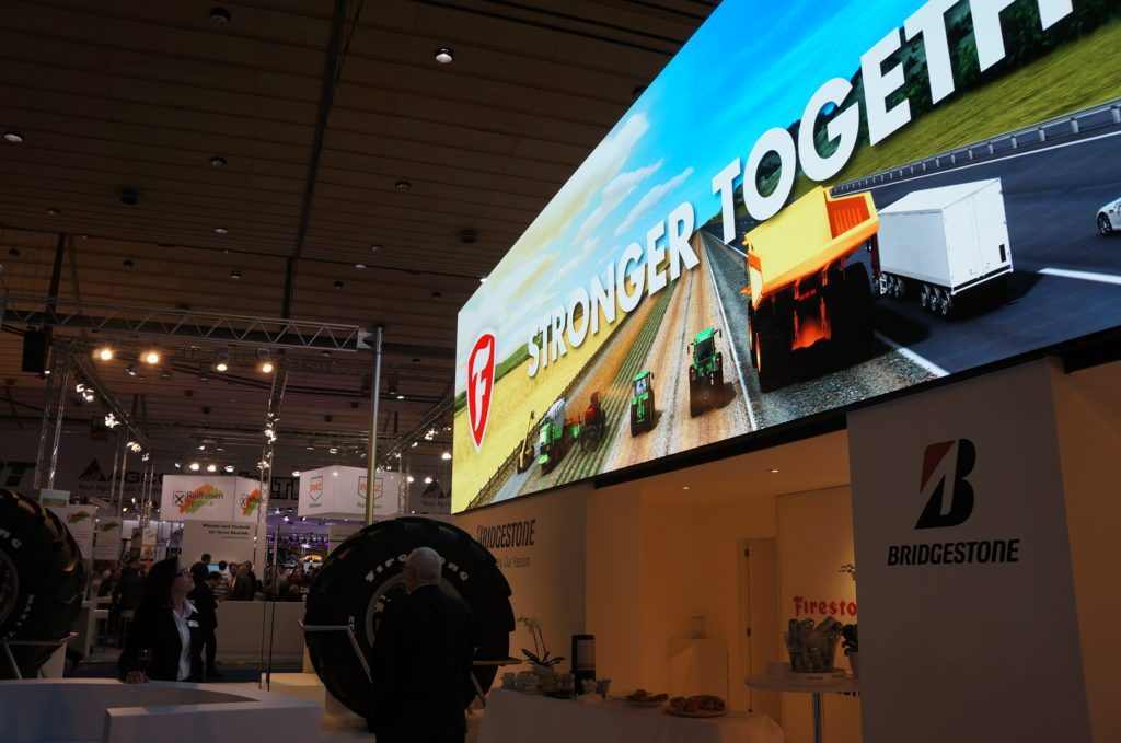 P3.9 LED tiles - booth screen for Bridgestone - led scherm beurs & stand