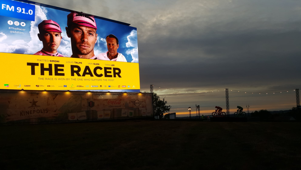 world largest mobile led screen at the Premiere The Racer - Écran led film extérieur