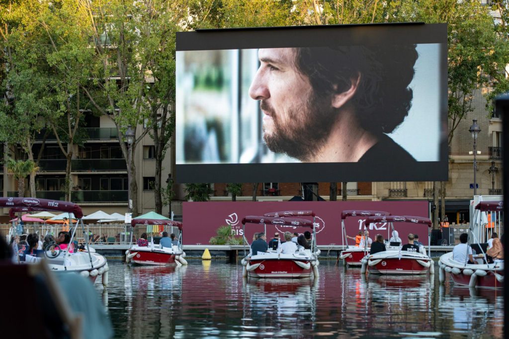 about us - Cinema Sur l'eau - LED screen outdoor movies & drive-ins - Écran led film extérieur