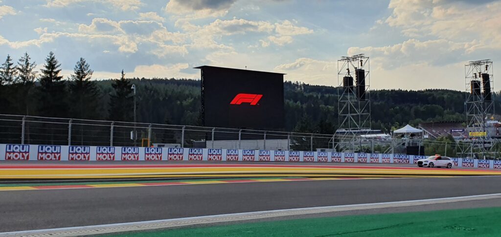 LED screen racing event - F1 logo